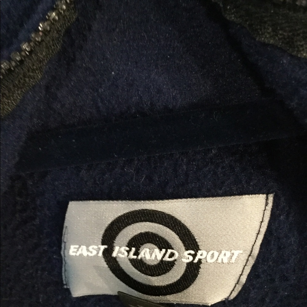 Navy Fleece pullover top. Excellent .condition. - Picture 6 of 6